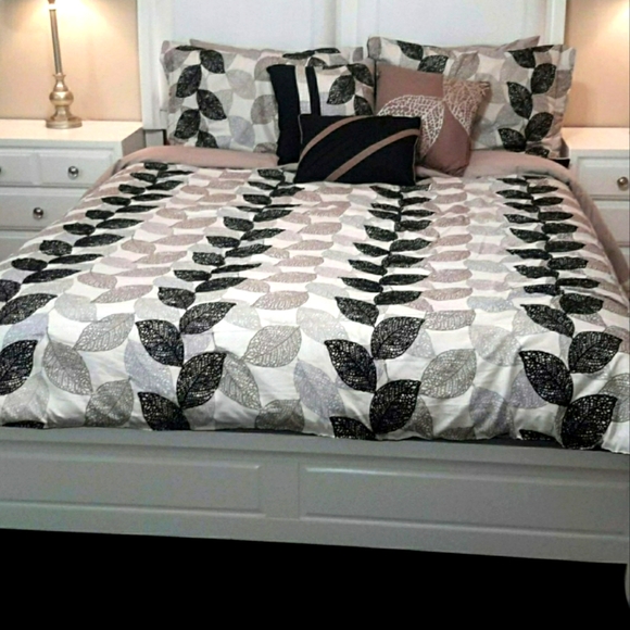 S.L. Fashions Other - Queen Size Comforter & Shams Black Leafs Ivory Velvet S. L. HOME FASHIONS